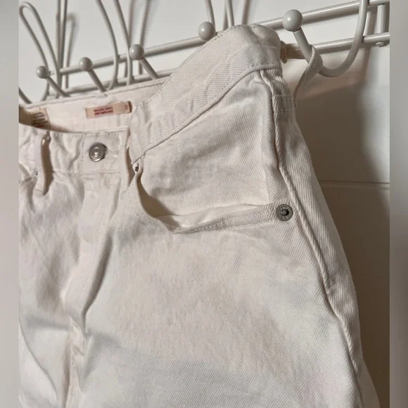 Levi’s High Rise Loose Shorts - Picture 3 of 16